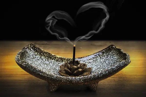 فواید و مضرات عودهای خوشبو 25 incense 2042096 1280